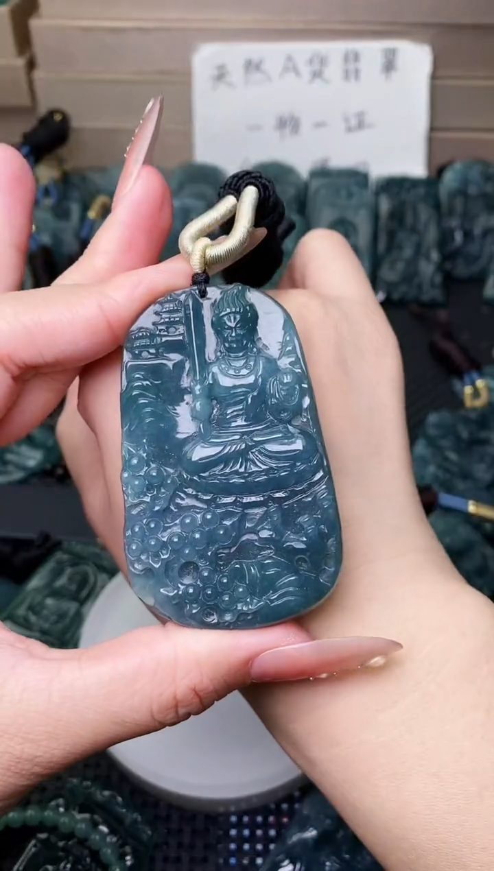 颈饰未镶嵌翡翠 