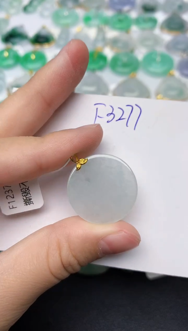 颈饰18K金镶嵌翡翠 天然缅甸A货翡翠百元以上9元证书费自理