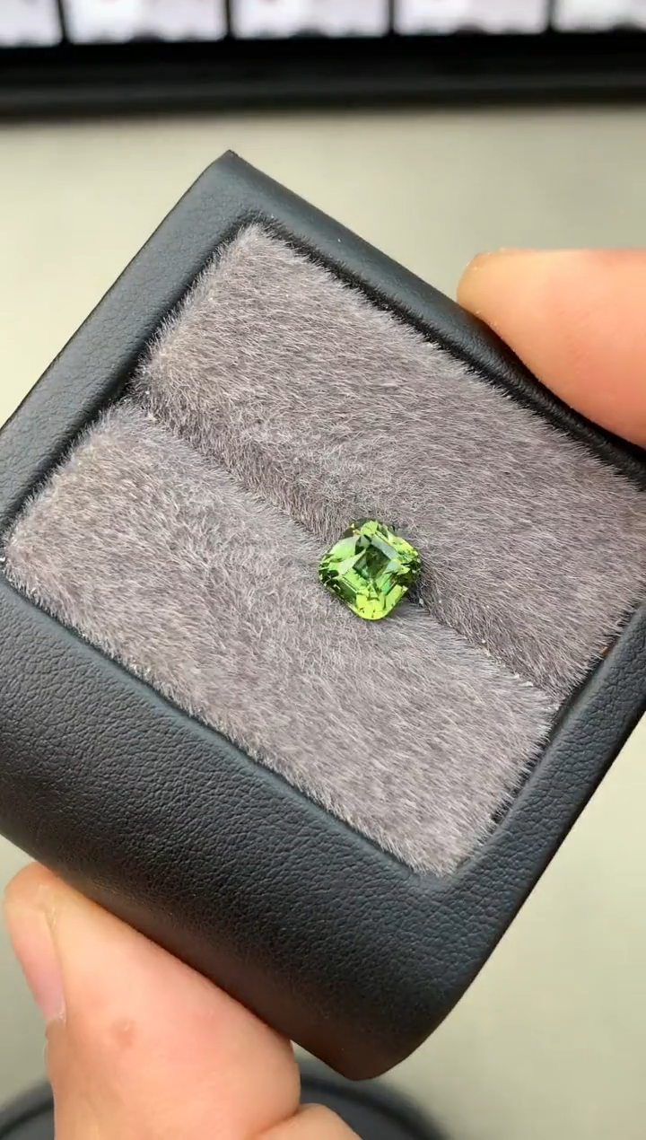 【闪购商品】定制蓝宝石裸石未镶嵌2.52ct 兰卡无烧蓝宝石