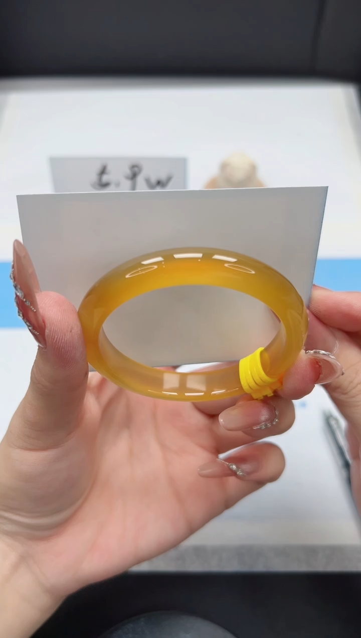 【闪购商品】石英质玉手镯未镶嵌161/53.1香槟