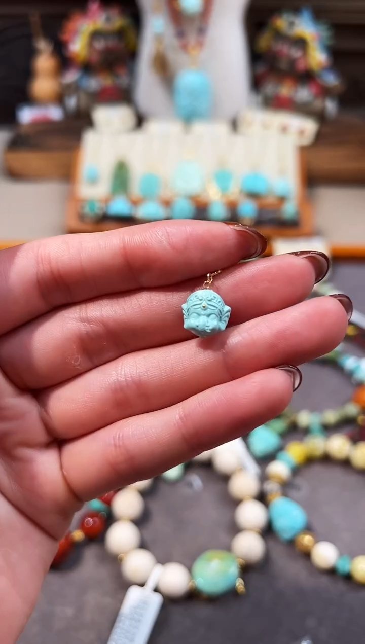 18K金镶嵌绿松石提溜象首