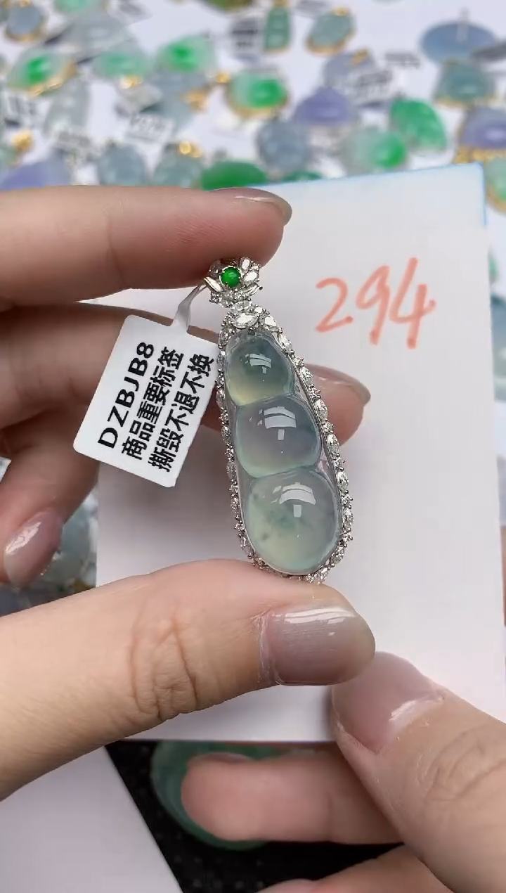 【闪购商品】翡翠颈饰18K金镶嵌天然翡翠A货