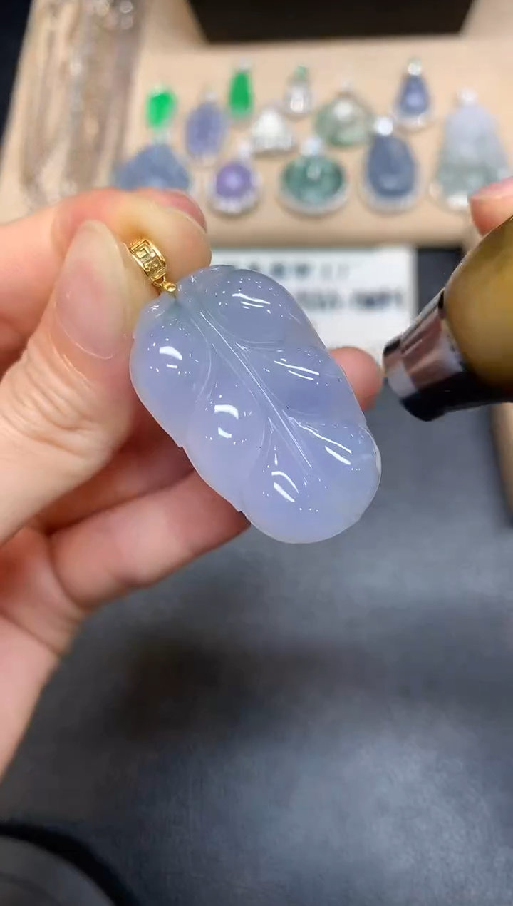 【闪购商品】翡翠颈饰18K金镶嵌树叶【无服务费