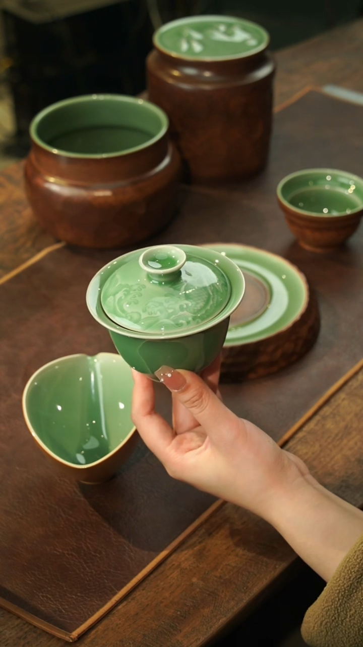 【闪购商品】瓷片陈蓉蓉 梅子青鱼化龙二才盖碗