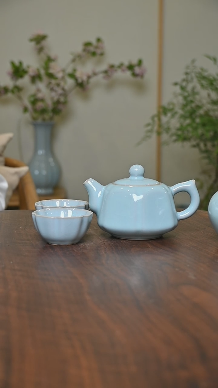 其他微瑕六合泰平一壶两杯天青釉 朱家款