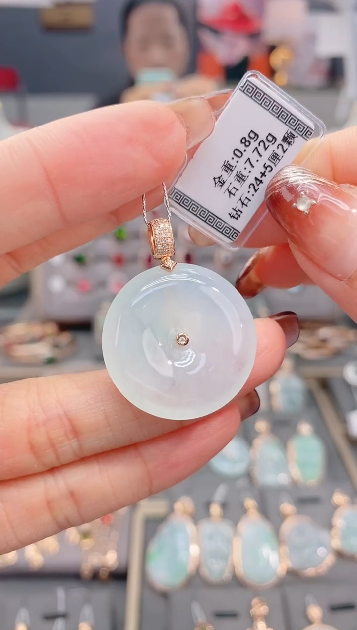 颈饰18K金镶嵌翡翠7.72