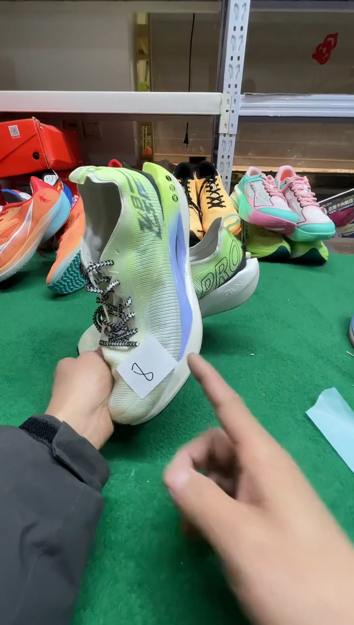 @***辉这是个大鞋店的鞋