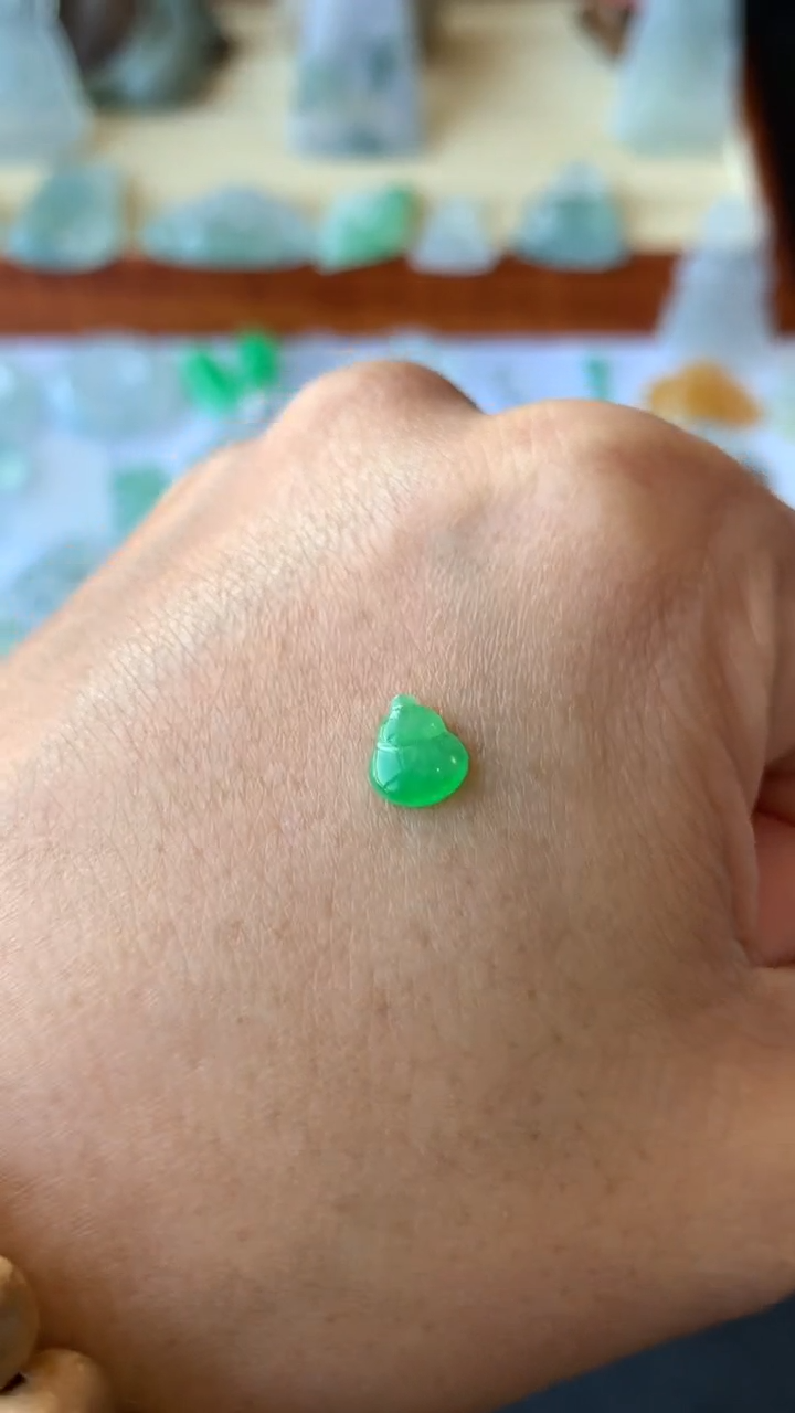 【闪购商品】定制翡翠未镶嵌缅冰阳绿葫芦350+35