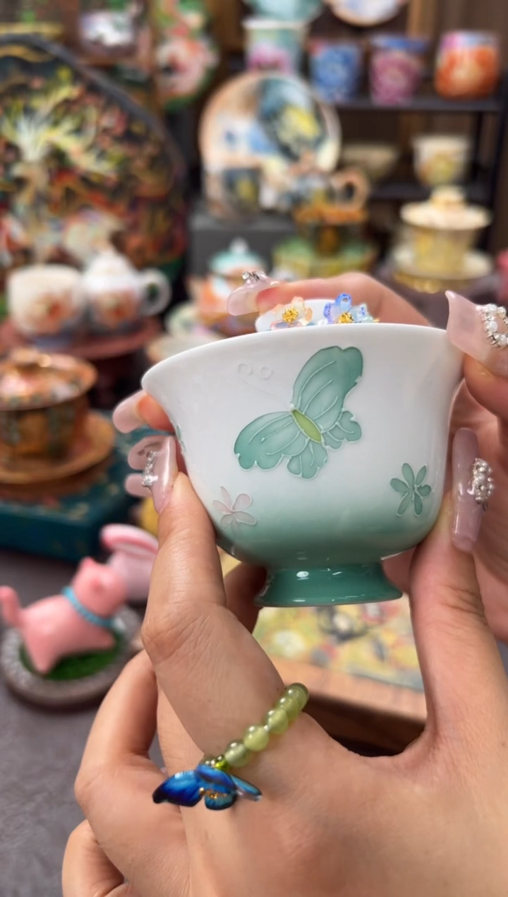小清新手绘蝴蝶盖碗