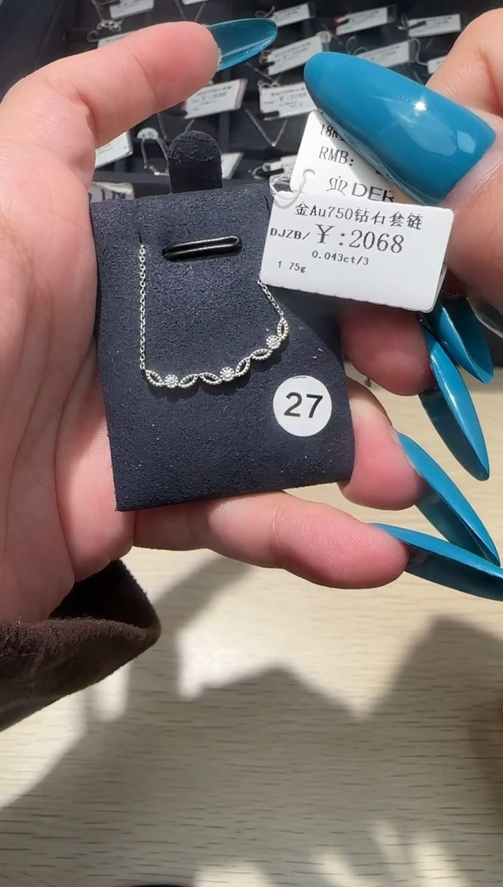 颈饰18K金镶嵌钻石糖****?B2599908907997