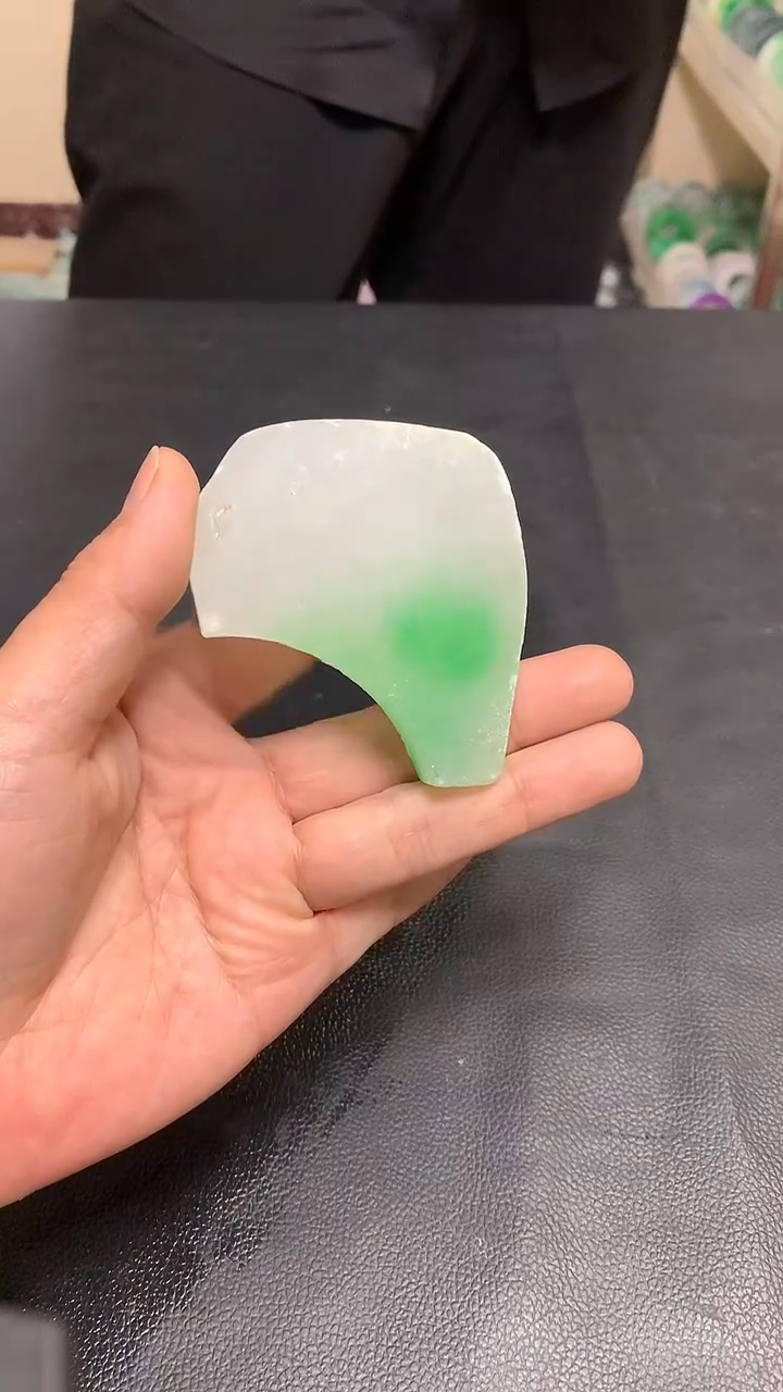 玉冰飘绿花边角毛胚