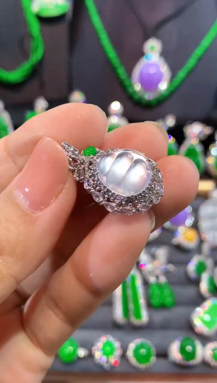 吊坠(不含链)18K金镶嵌翡翠豆子