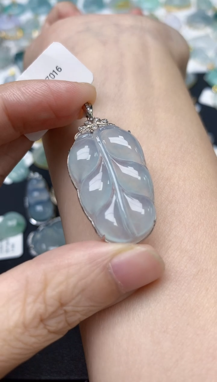 颈饰18K金镶嵌翡翠天然缅甸A货翡翠