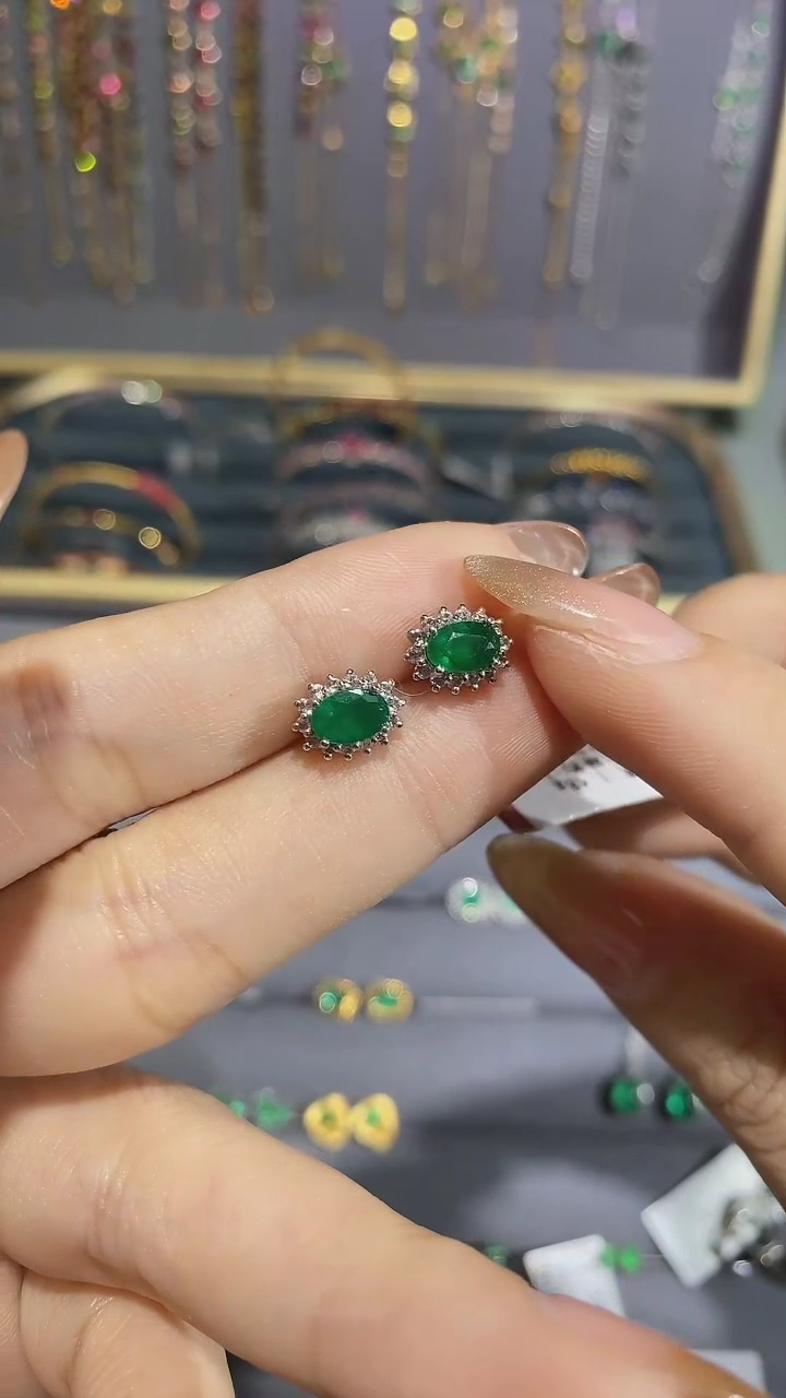 【闪购商品】祖母绿耳饰18K金镶嵌耳钉