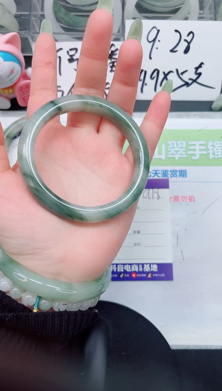 【闪购商品】石英质玉手镯未镶嵌a18