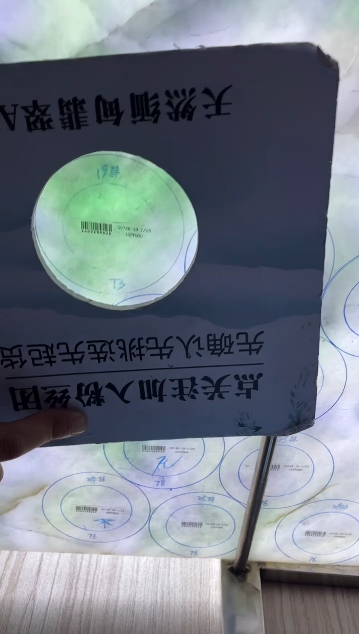 未镶嵌翡翠手镯定制翡翠芬***）翡翠手镯带镯心