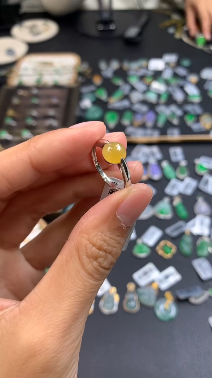 颈饰18K金镶嵌翡翠16751