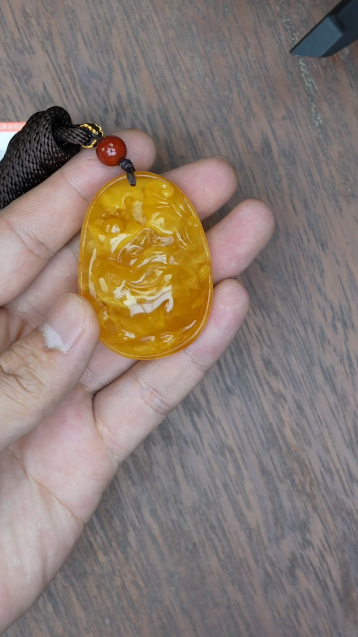 【闪购商品】琥珀裸石未镶嵌老蜡雕刻件吊坠