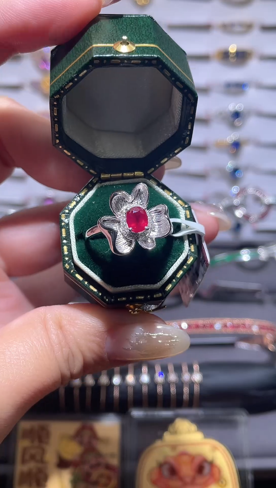 【闪购商品】红宝石戒指18K金镶嵌18K金镶嵌红宝石戒指