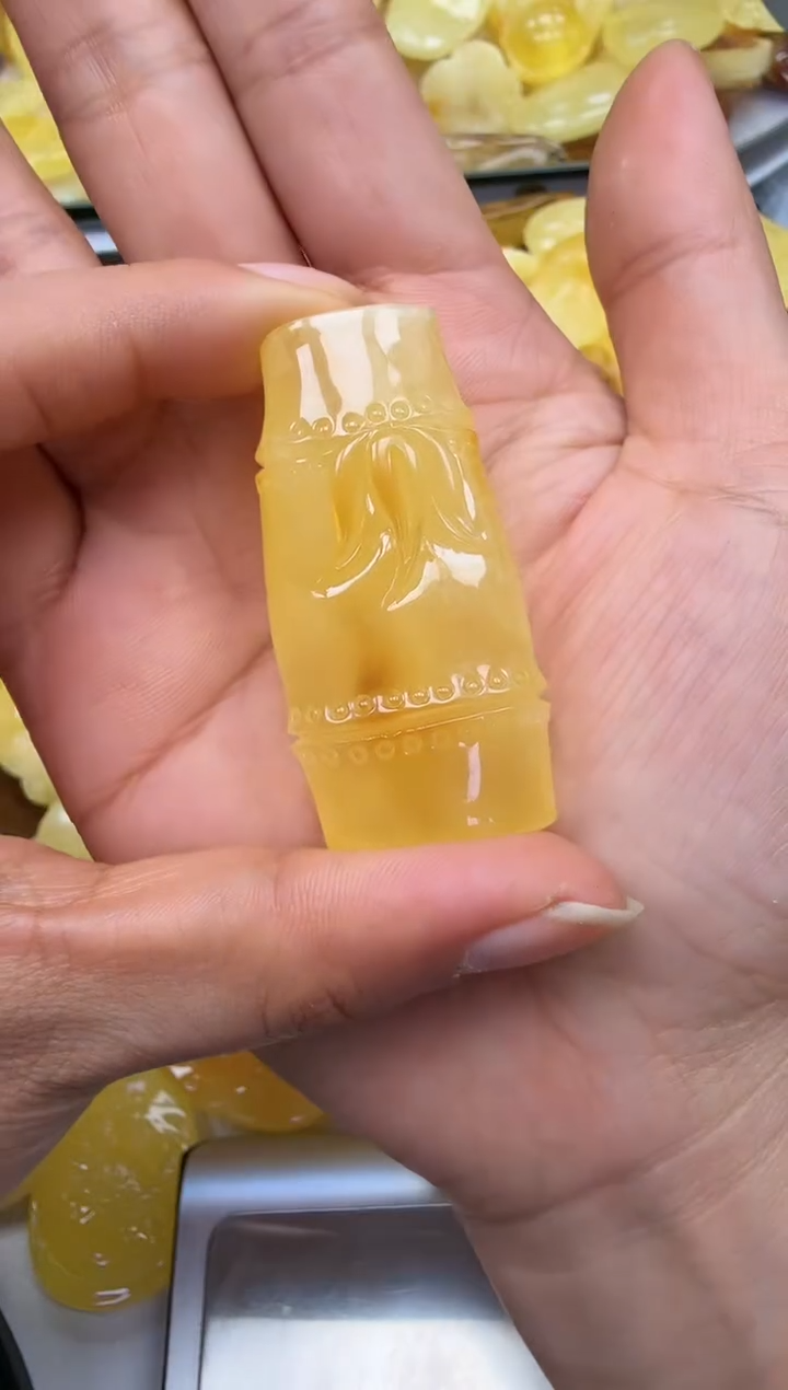 裸石琥珀未镶嵌如图