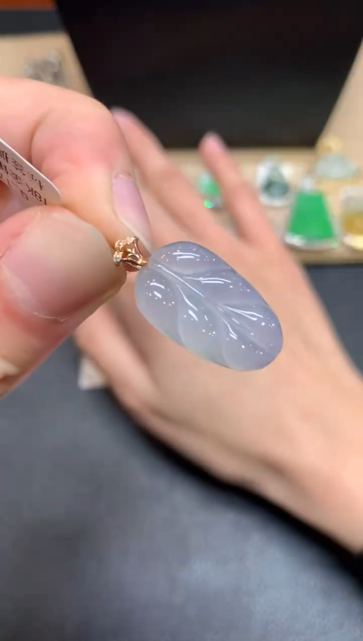 【闪购商品】翡翠颈饰18K金镶嵌叶子【无服务费】