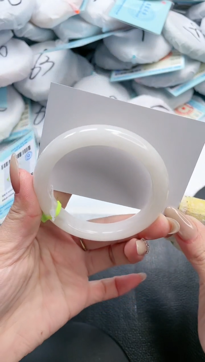 【闪购商品】和田玉手镯未镶嵌18V277-56