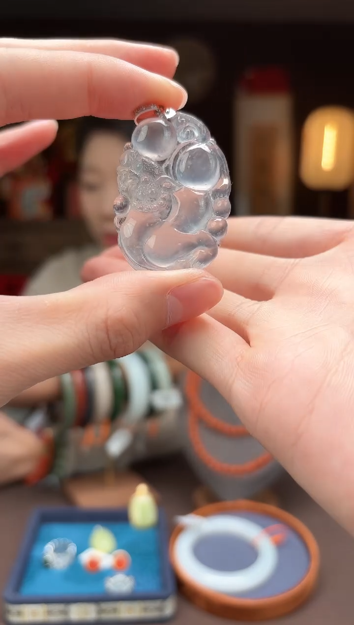 【闪购商品】翡翠颈饰18K金镶嵌F2 【翡翠瑞兽吊坠】