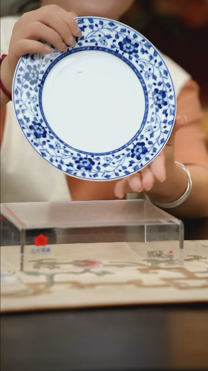 4个微瑕青花牡丹8英寸平盘