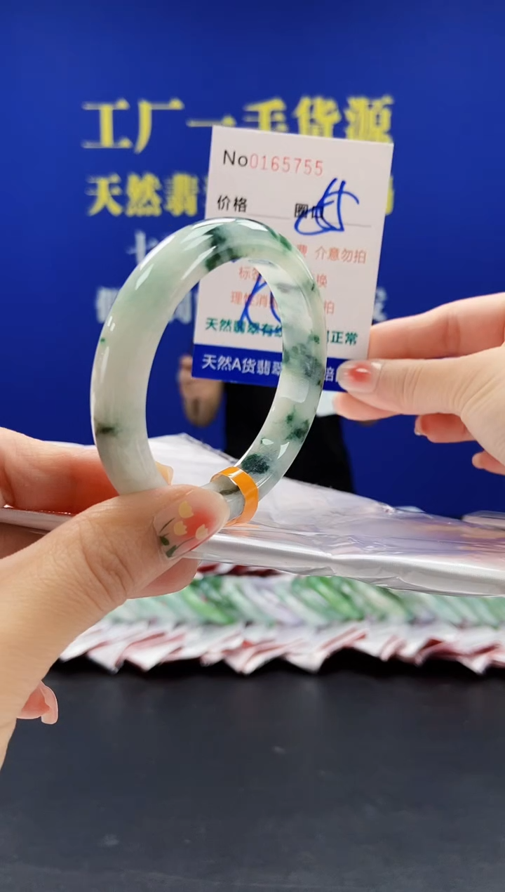 翡翠手镯未镶嵌A-翡翠手镯未镶嵌-A
