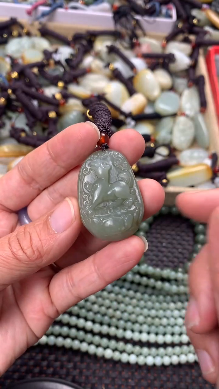 【闪购商品】和田玉颈饰未镶嵌多样性发货没有证书拍一发一有瑕