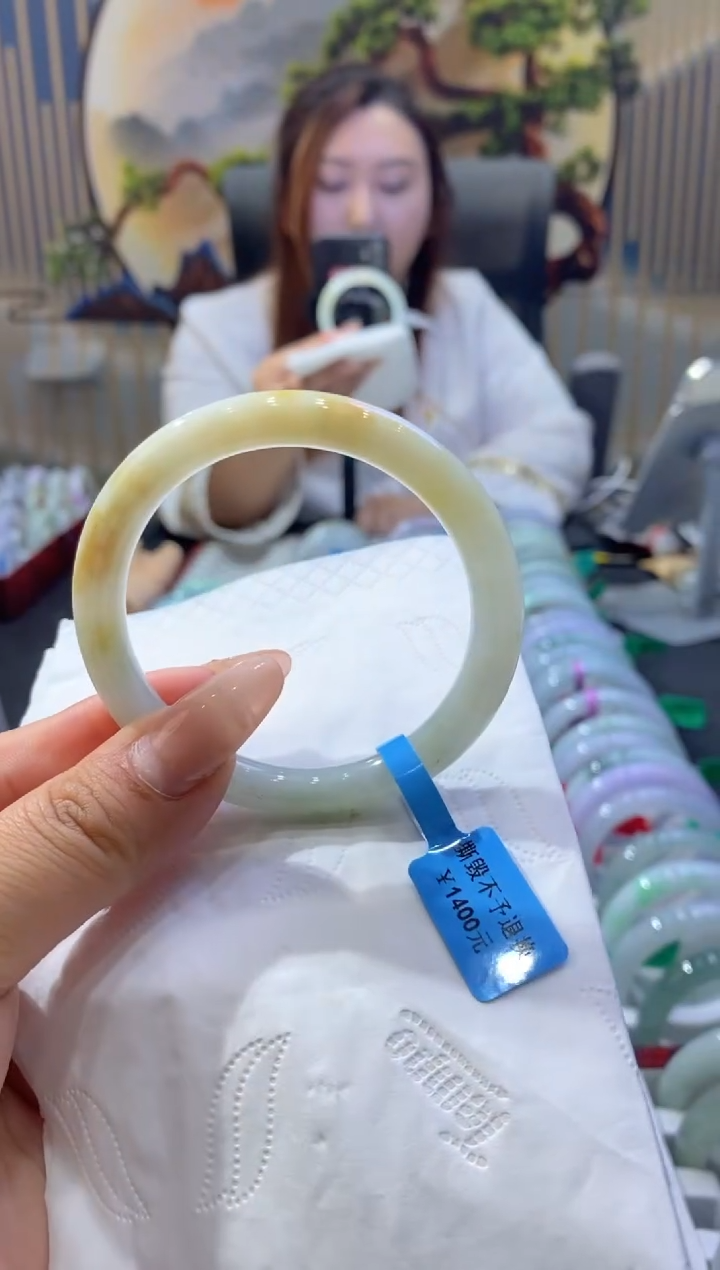 翡翠手镯未镶嵌多人00731