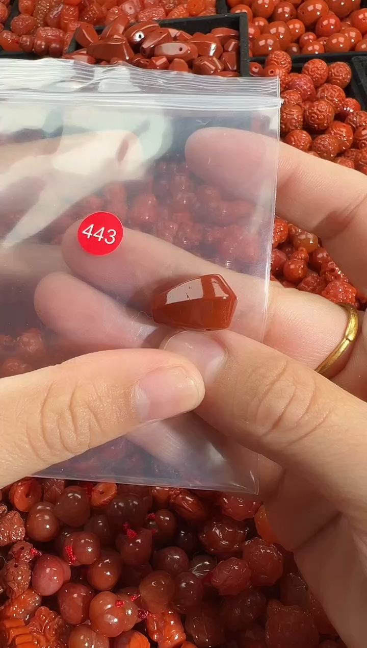 颈饰未镶嵌南红玛瑙1