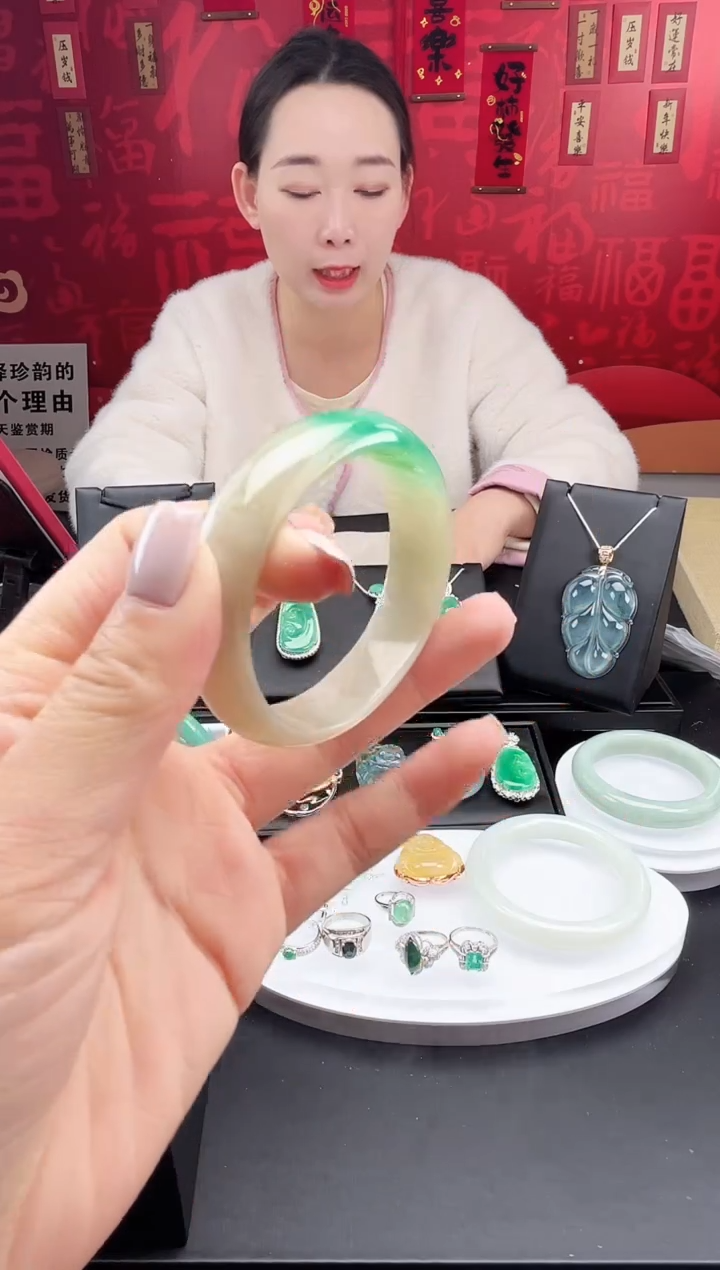 【闪购商品】翡翠手镯未镶嵌手镯