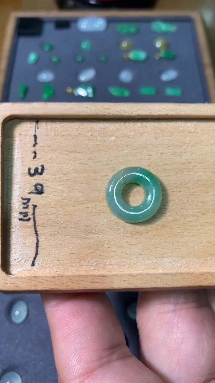 裸石翡翠甜甜圈14.1*3.1