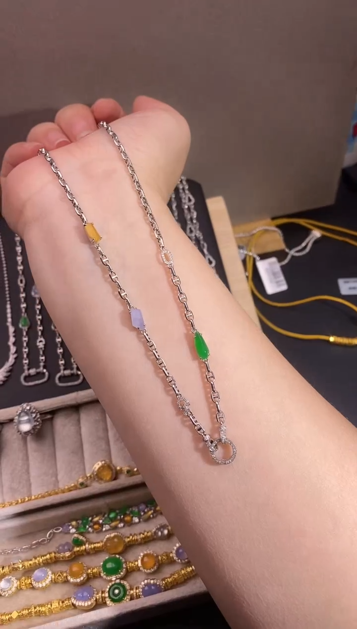 颈饰18K金镶嵌翡翠项链