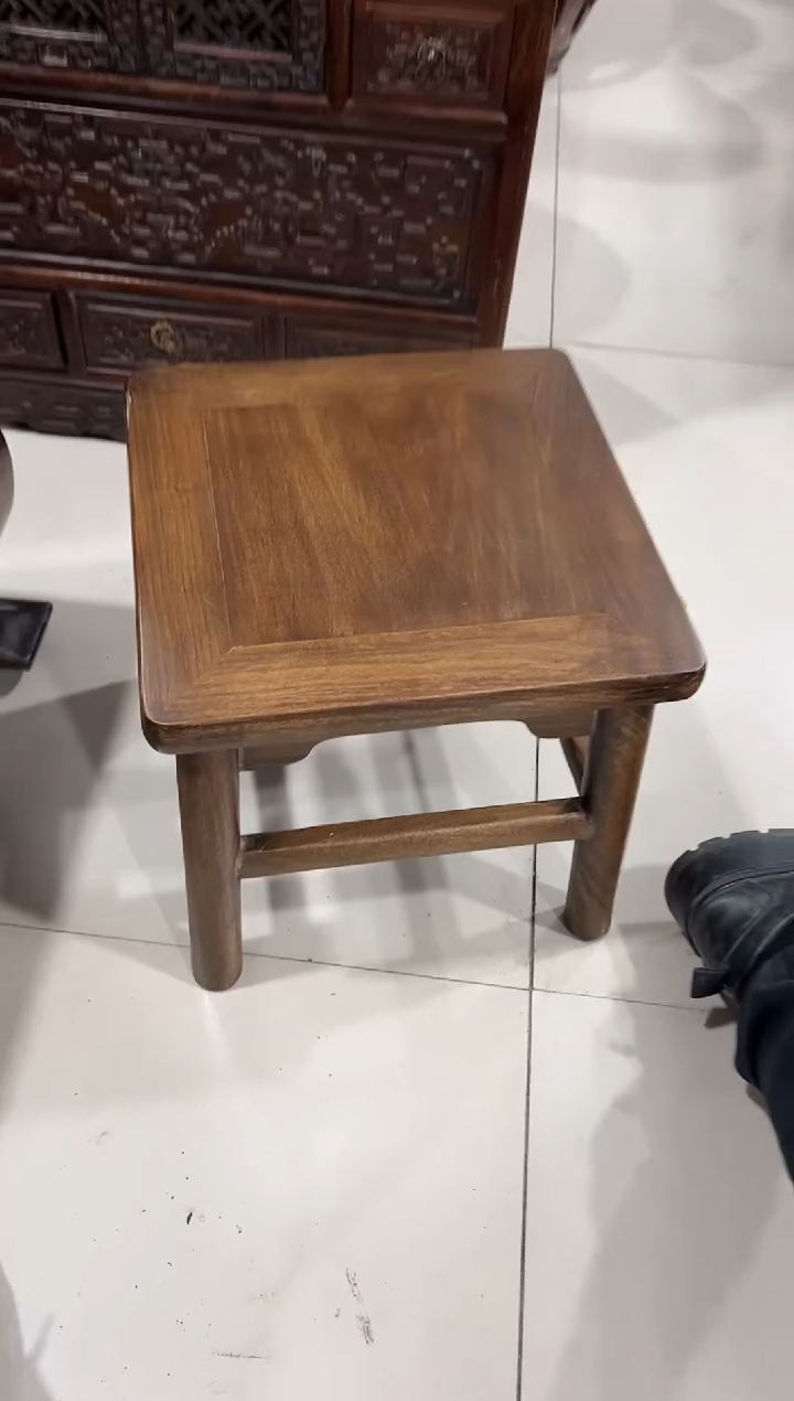 新****器花梨木孤品富贵凳