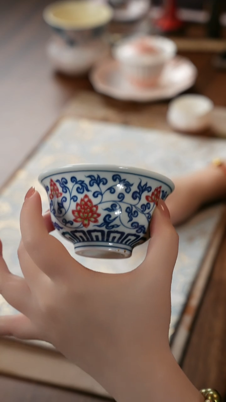 青云茶斋陶瓷茶具缠枝莲纹压手杯