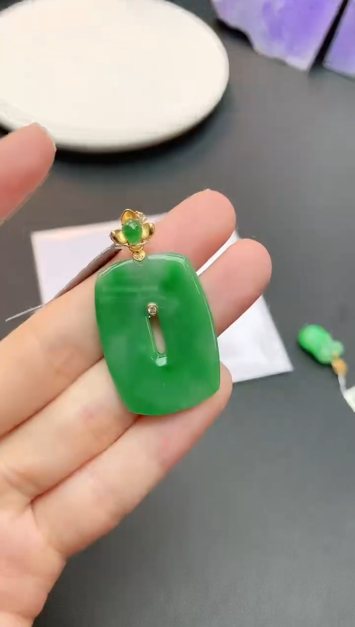 【闪购商品】翡翠颈饰18K金镶嵌赠礼盒证书 小君