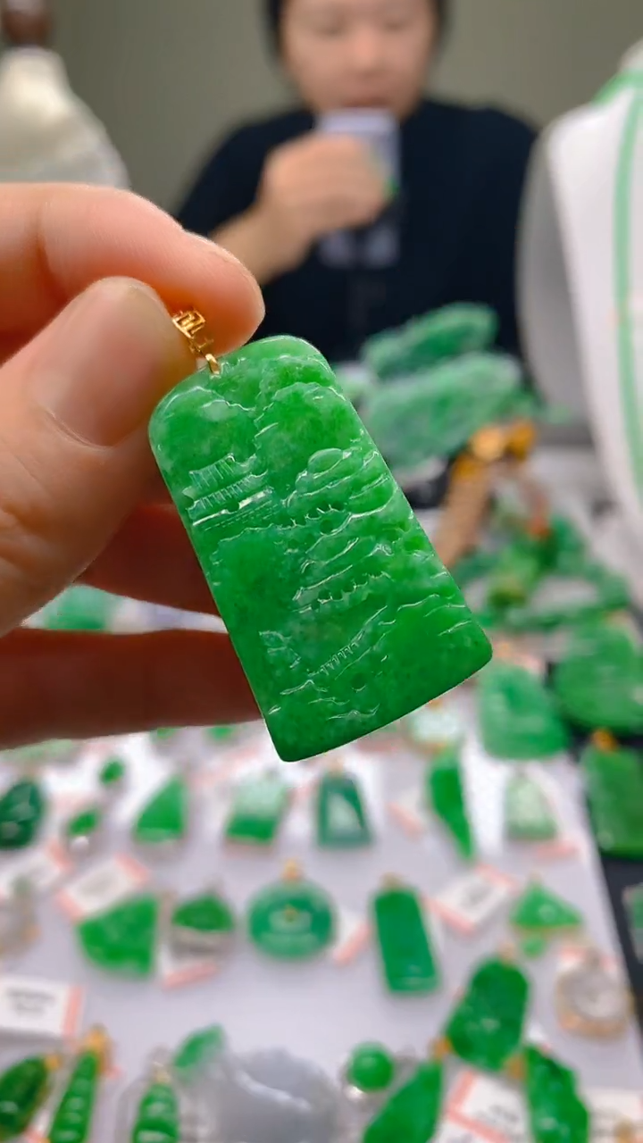 【闪购商品】翡翠18K金镶嵌颈饰 新号开播，全场乱卖