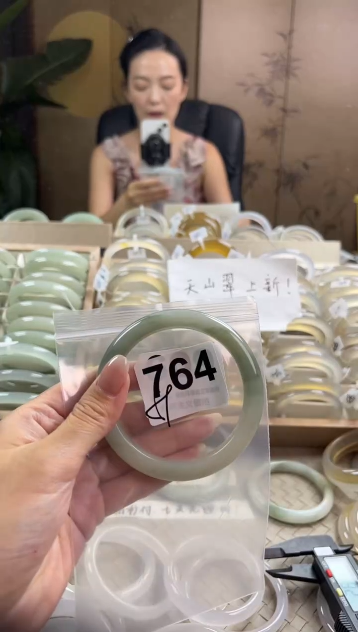 手镯玛瑙/玉髓未镶嵌天山翠默认微抠764