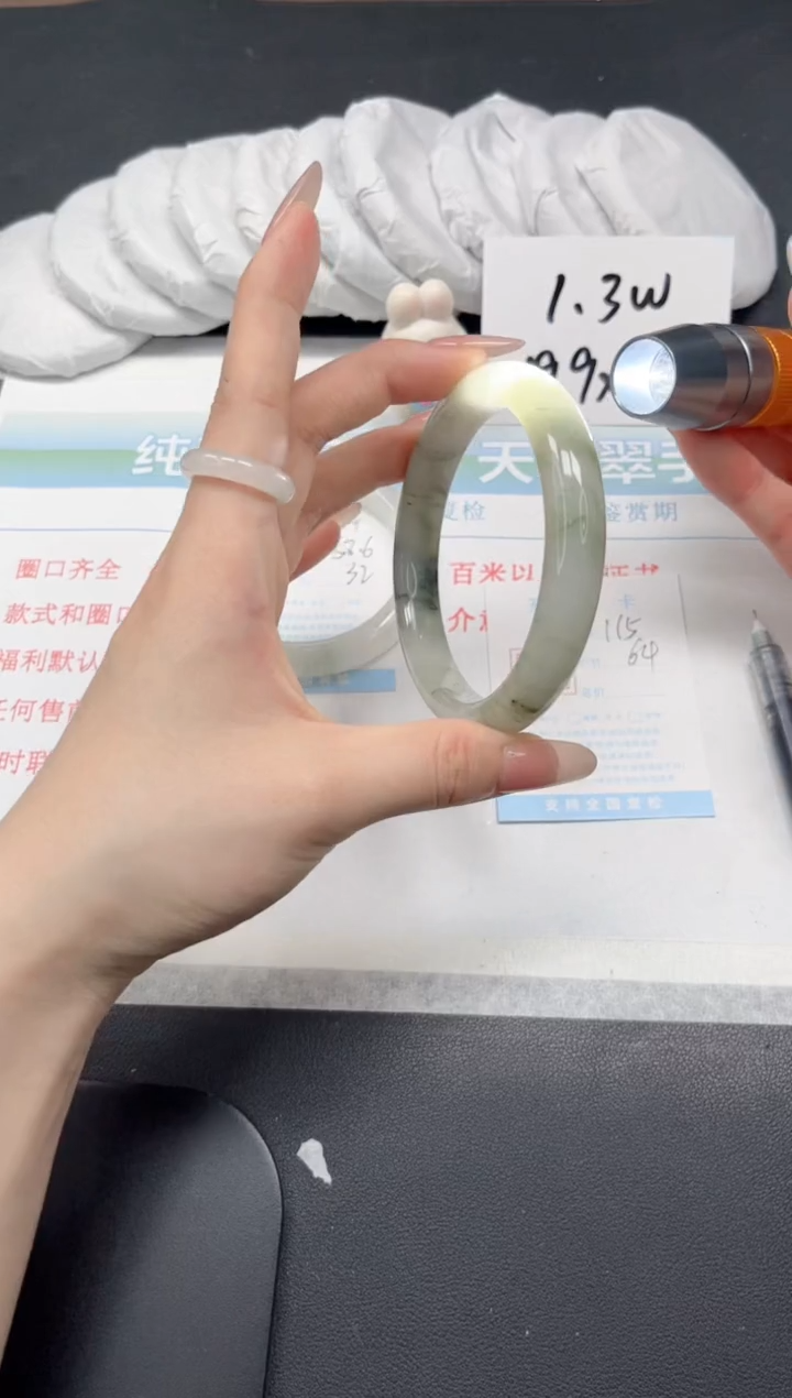 【闪购商品】石英质玉手镯未镶嵌115-64