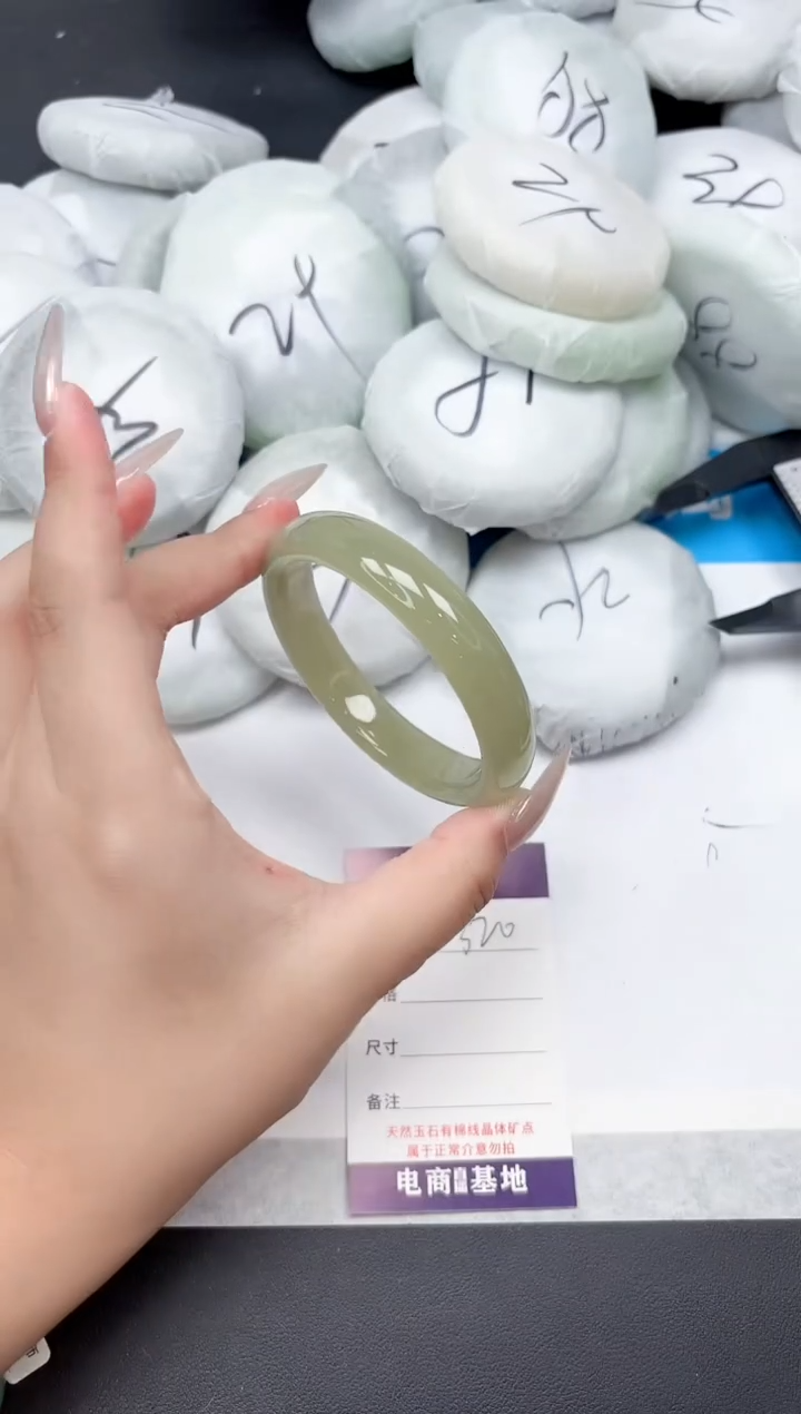 未镶嵌手镯石英质玉320-63.2