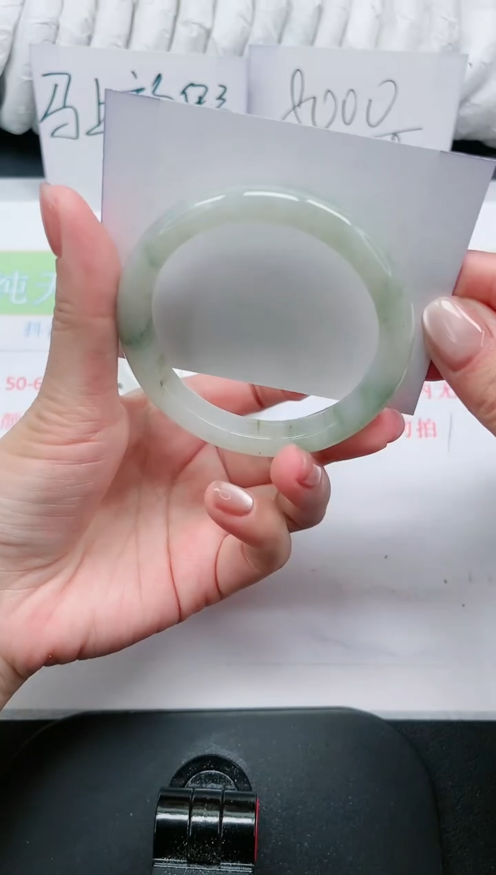 【闪购商品】石英质玉手镯未镶嵌88