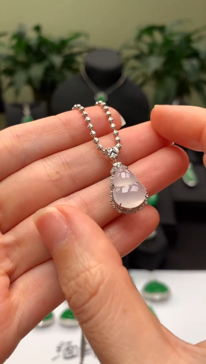 【闪购商品】翡翠颈饰18K金镶嵌葫芦