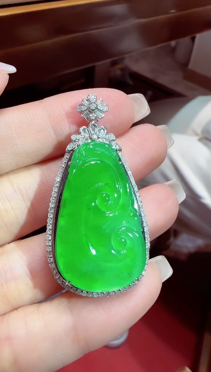 【闪购商品】翡翠吊坠(不含链)18K金镶嵌如意