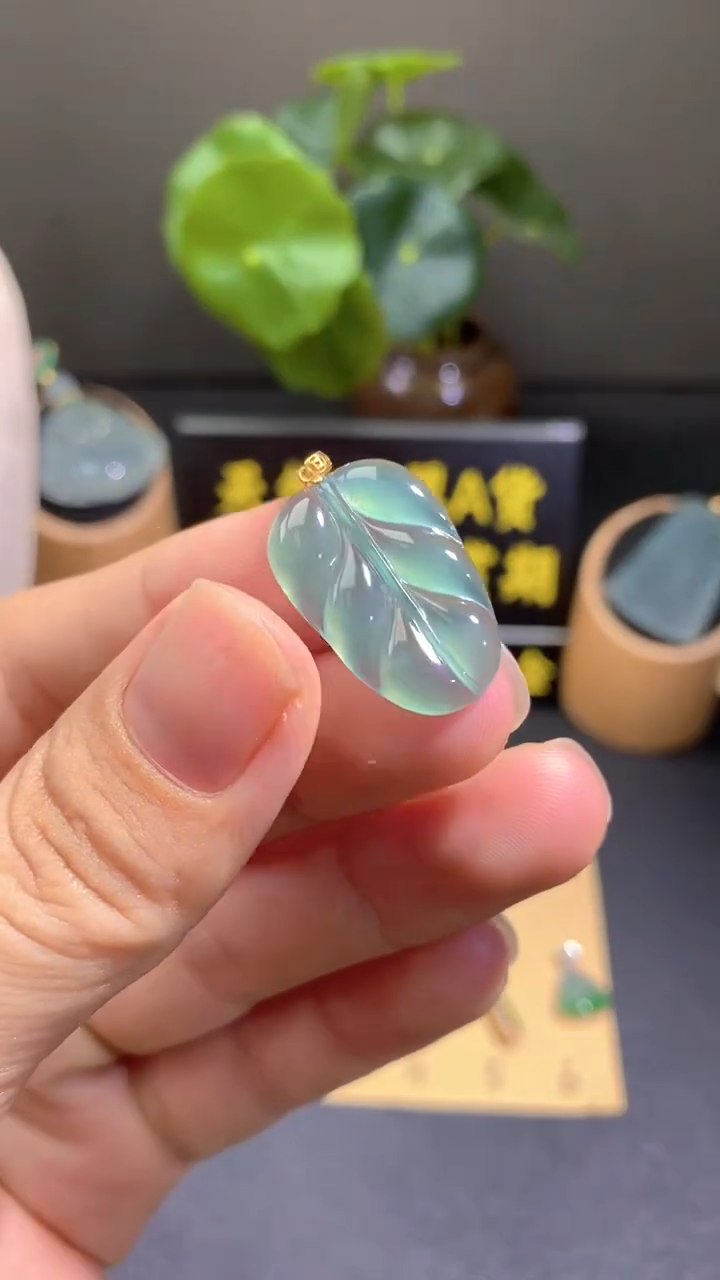 颈饰18K金镶嵌翡翠翡翠A货