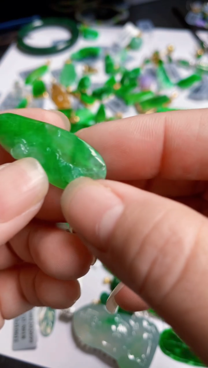 【闪购商品】翡翠颈饰未镶嵌吊坠