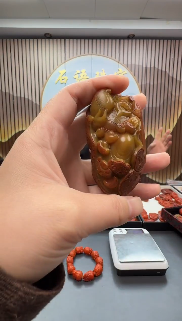 未镶嵌雕刻玛瑙/玉髓140ZB1226产品一个