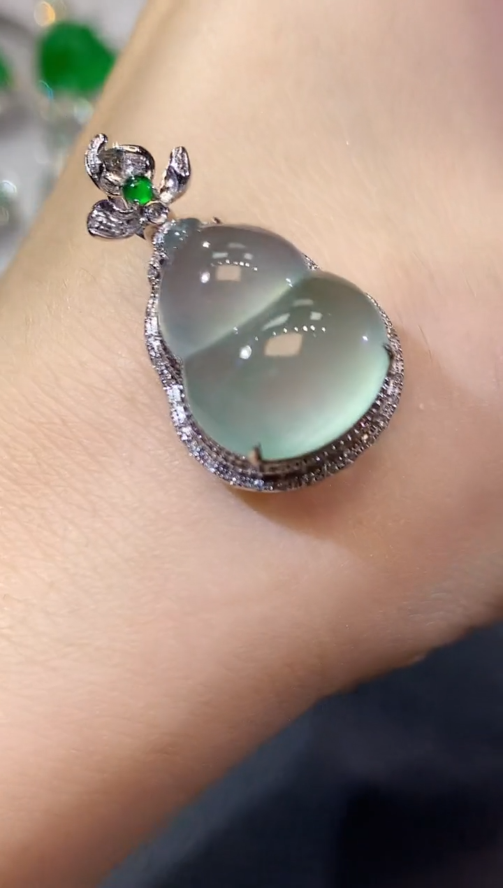 【闪购商品】翡翠吊坠(不含链)18K金镶嵌A39