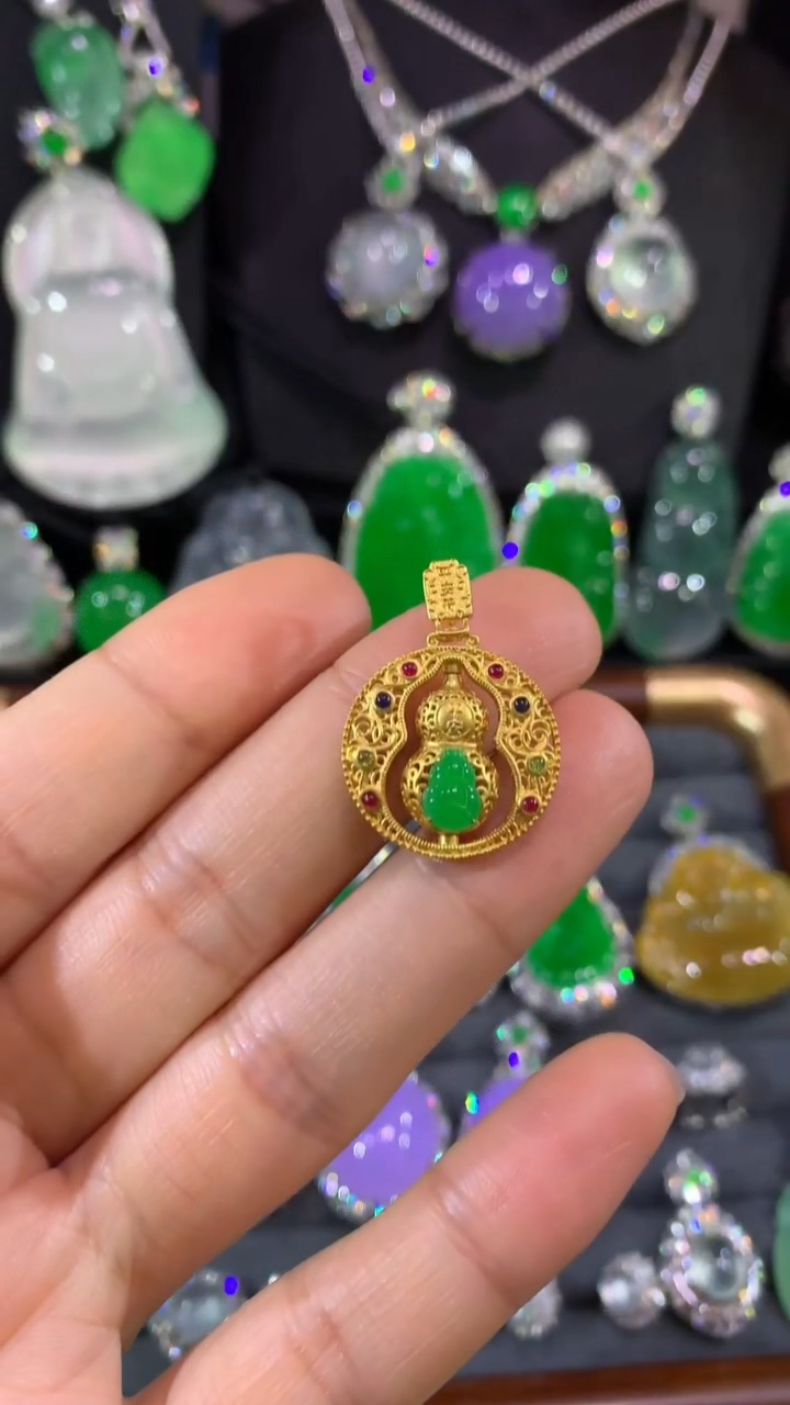 吊坠(不含链)18K金镶嵌翡翠吊坠